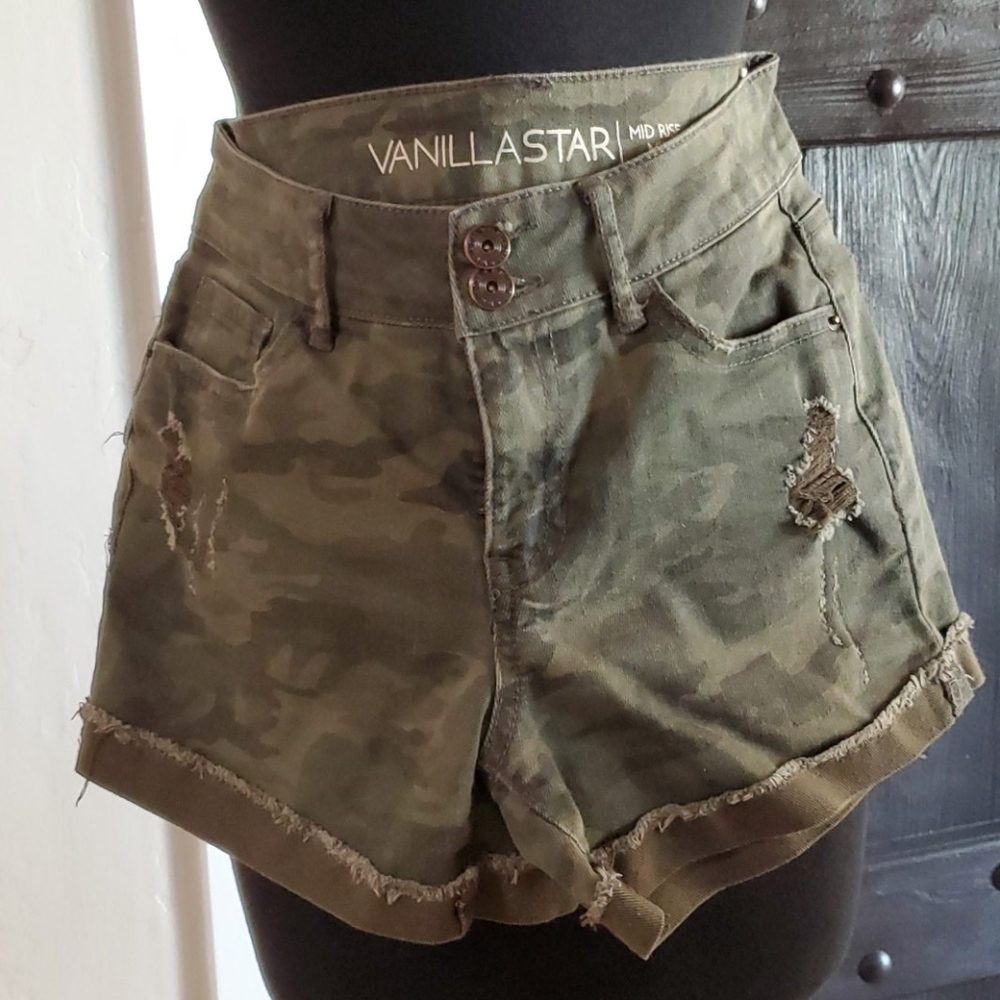 Vanillastar camo shorts